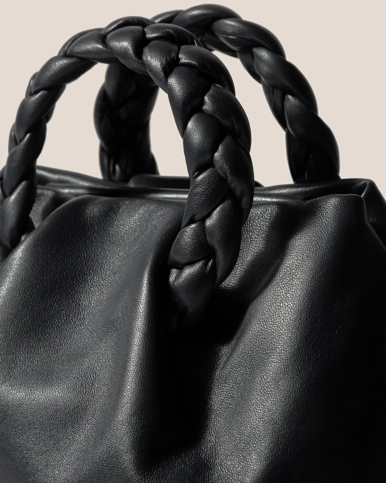 Bombon M>Hereu Studio Best