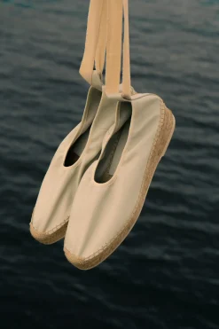 Caprala>Hereu Studio Hot