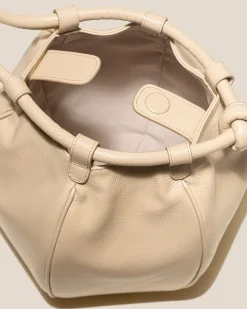 Globul Distressed><noscript><img width=